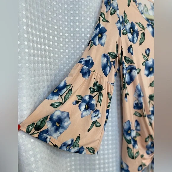 NWT Twelvemonths mauve 3/4 sleeve with floral print, knot tie in front, size L - Picture 4 of 5